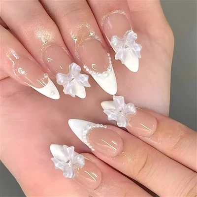 Sztuczne paznokcie w stylu francuskim Diamante